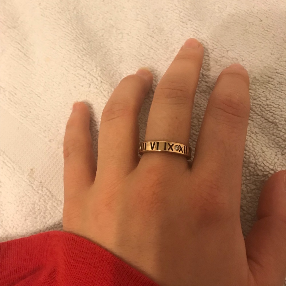 Roman numeral Ring diamonds rose gold